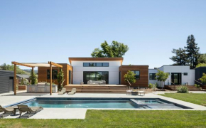 Year-Round Heated Pool - Hot Tub - Fire Pit - Lawn